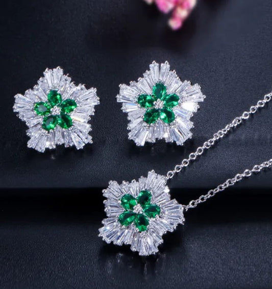 Crystal Star Necklace Set in Emerald Green Stone
