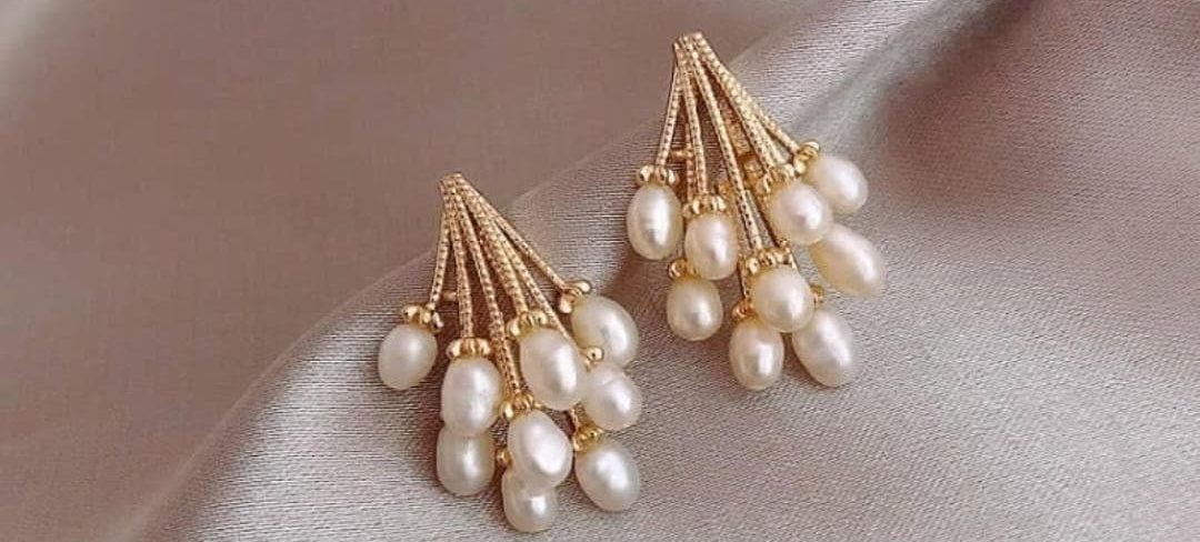 Pearl bush studs