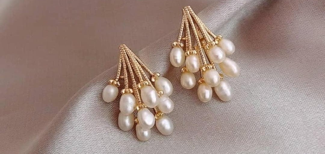 Pearl bush studs