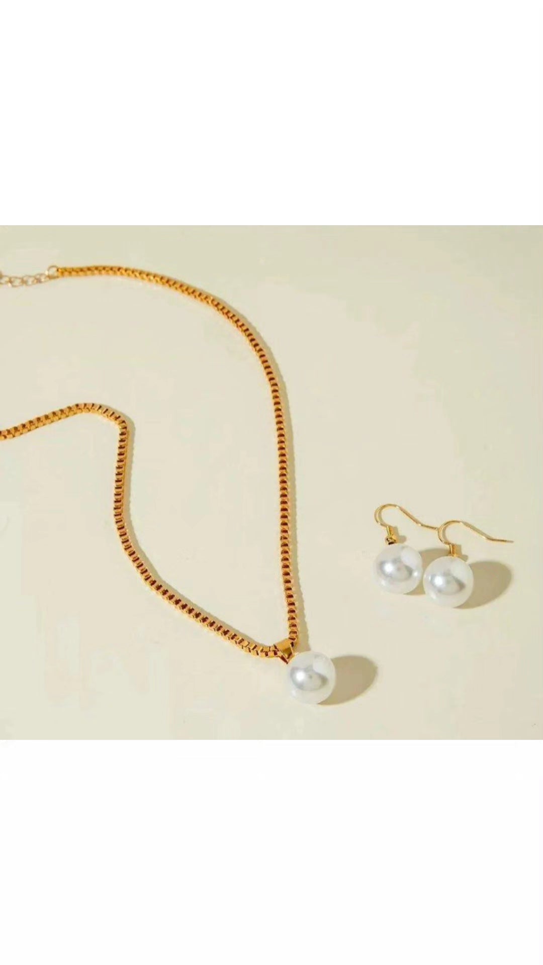 Gold plated pearl necklace set