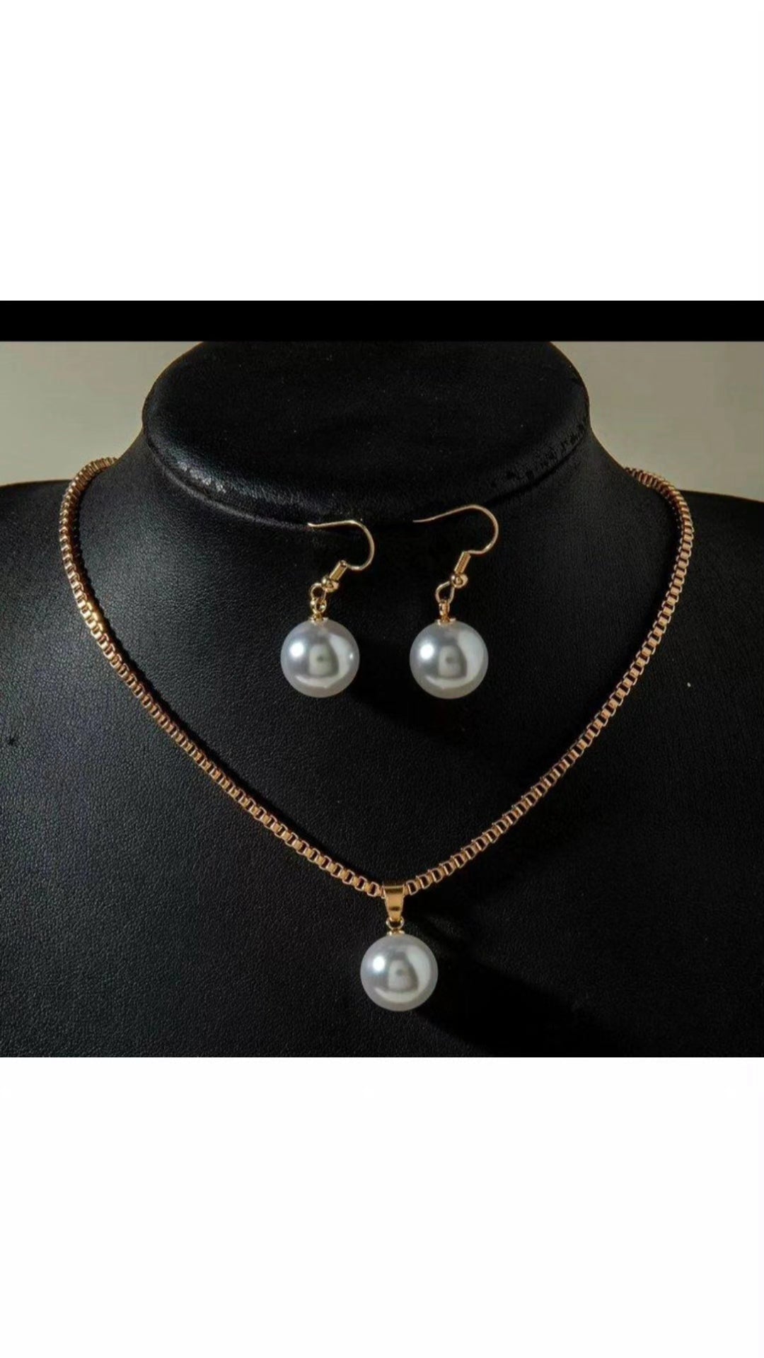 Gold plated pearl necklace set